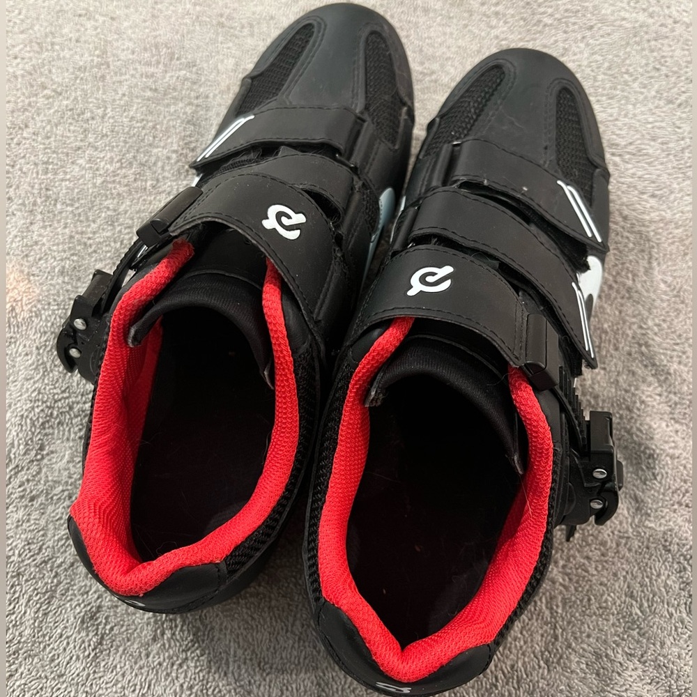 Women’s Peloton Cycling Shoes. Size 39 - W8